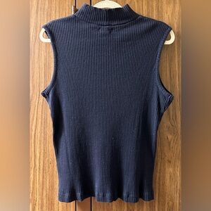 Black Sleevless Turtle Neck Size 2X